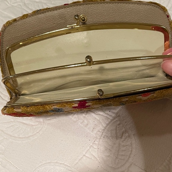 Floral Patterned Clutch - Picture 6 of 8